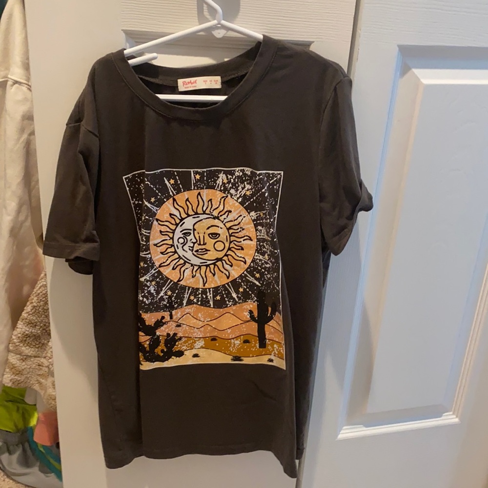 ‼️women’s Romwe graphic tee